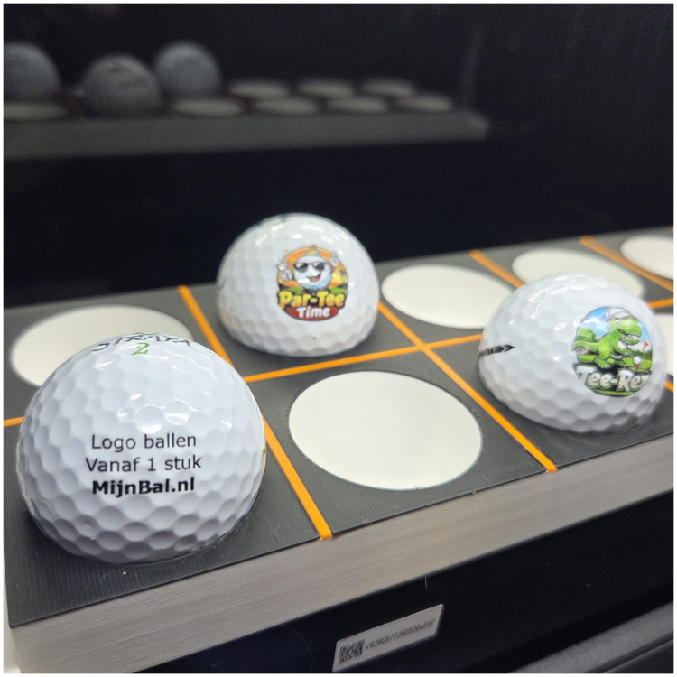 Bedrukte golfballen onder UV printer